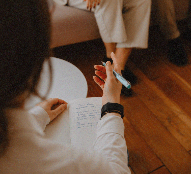 Prise de notes pendant un accompagnement en structure de santé
